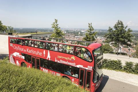 Der Rote Doppeldeckerbus auf dem Turmberg